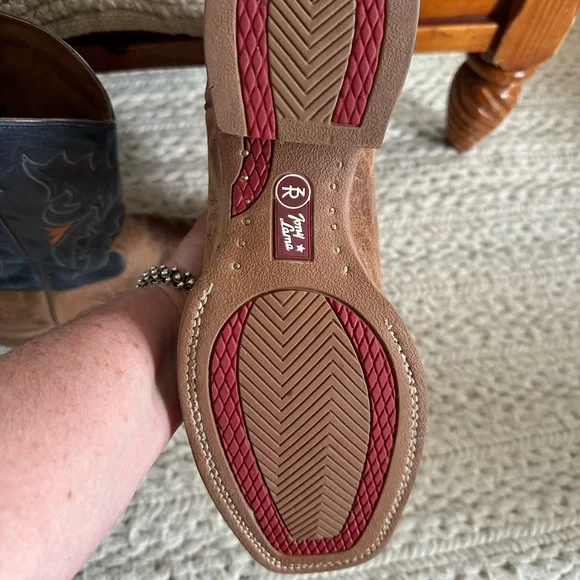Men’s like new Tony Lama boots